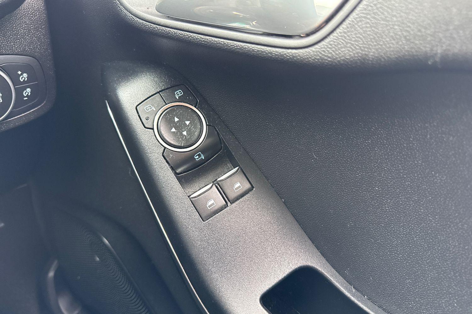 Ford FIESTA Photo 15