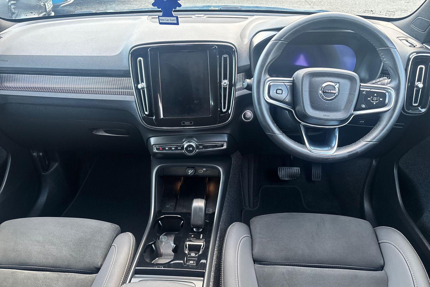 2025 Volvo XC40 2.0 B4 197PS Plus Dark Petrol Hybrid Auto in 11K - vehicle photo 11 for sale on PureCar