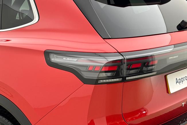 VOLKSWAGEN Tiguan Photo 18