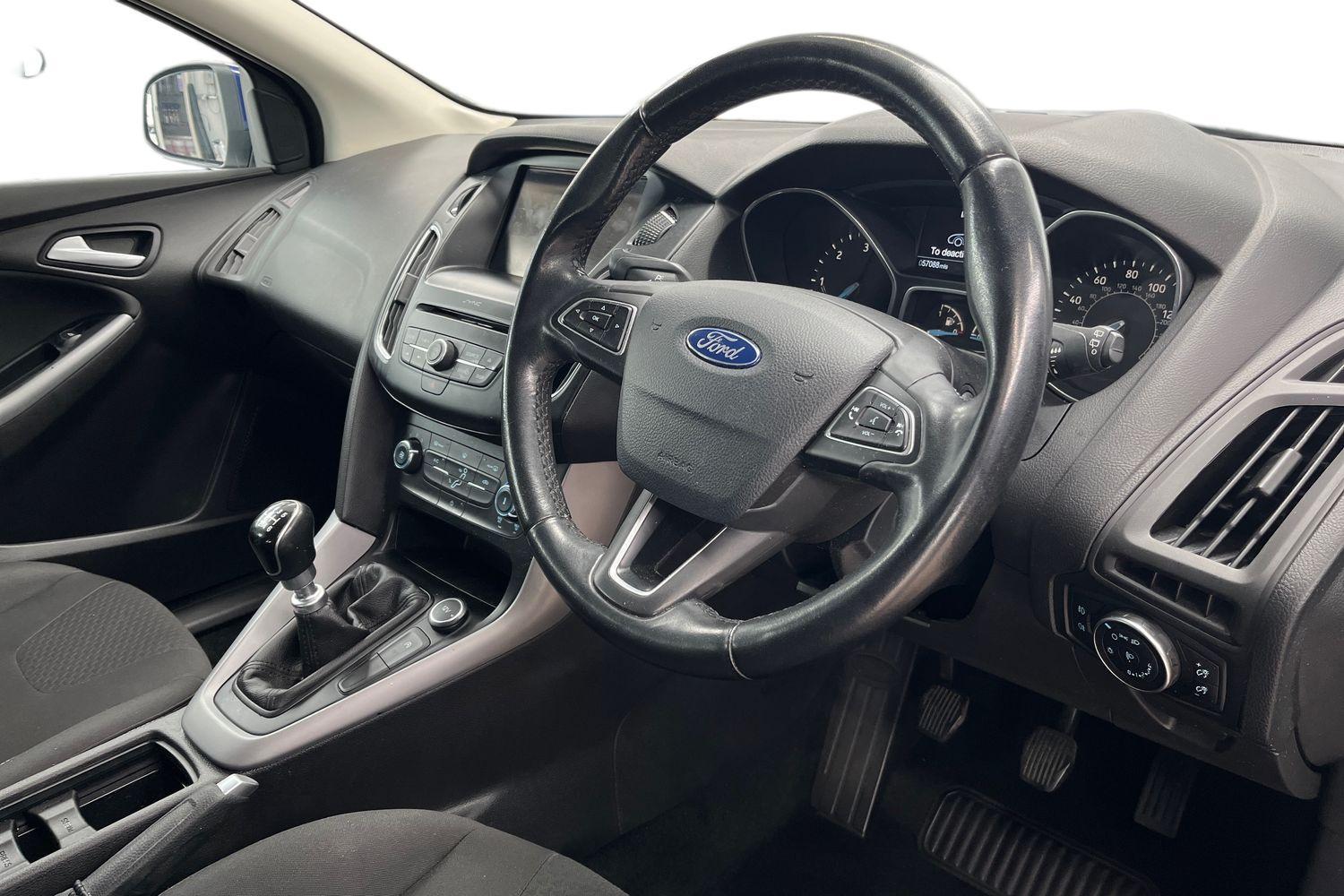 Ford FOCUS Photo 8