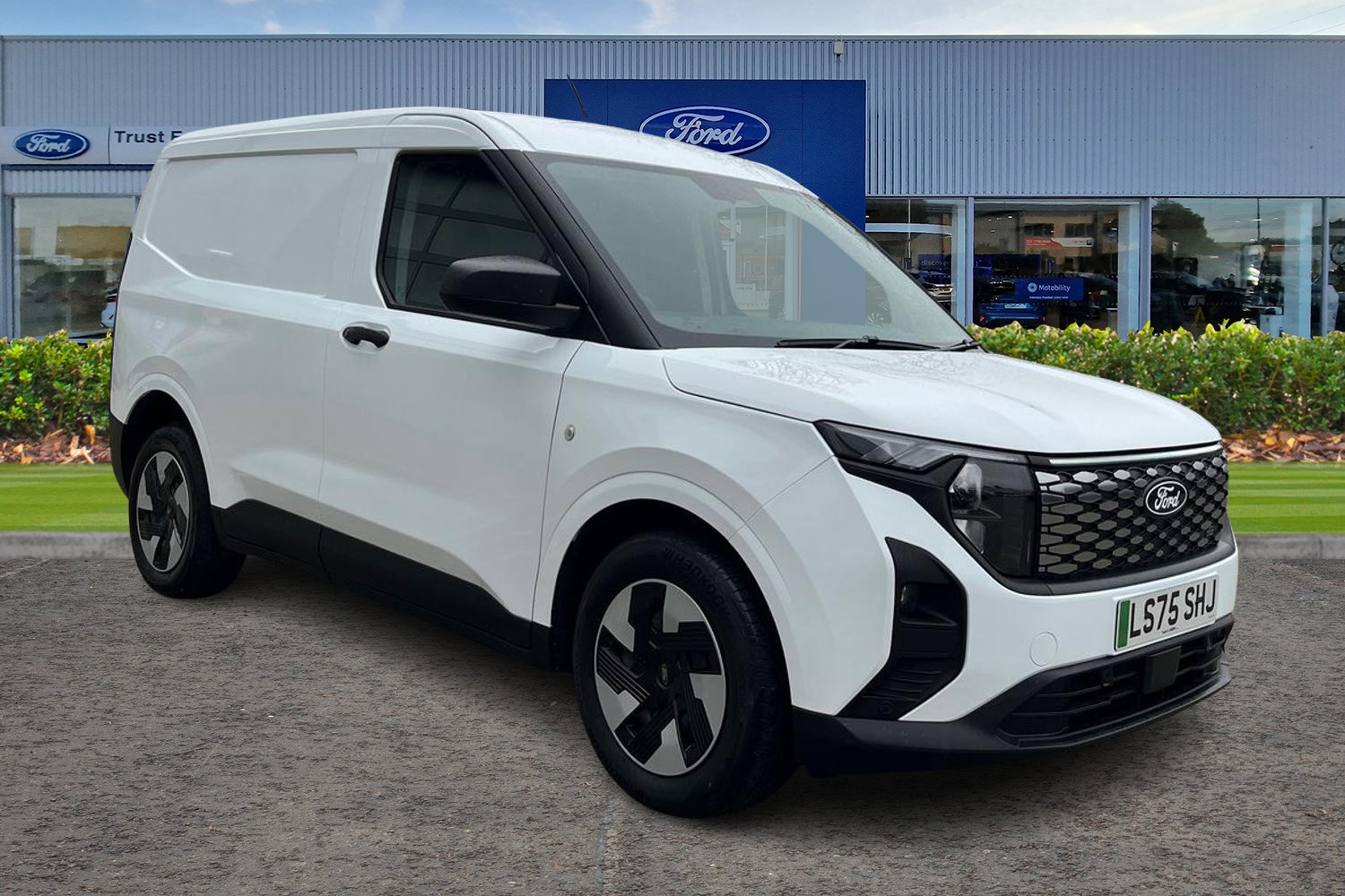 Ford E-Transit Courier Photo 0