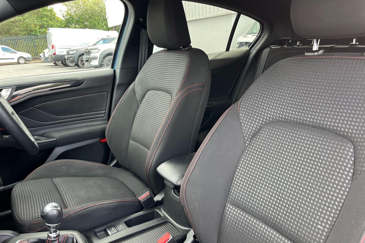 Ford Focus Photo 18