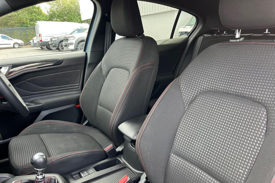 Ford Focus Photo autoimg-408aa79fb86191e61480aa1d9d1667a9d09033c7.jpg