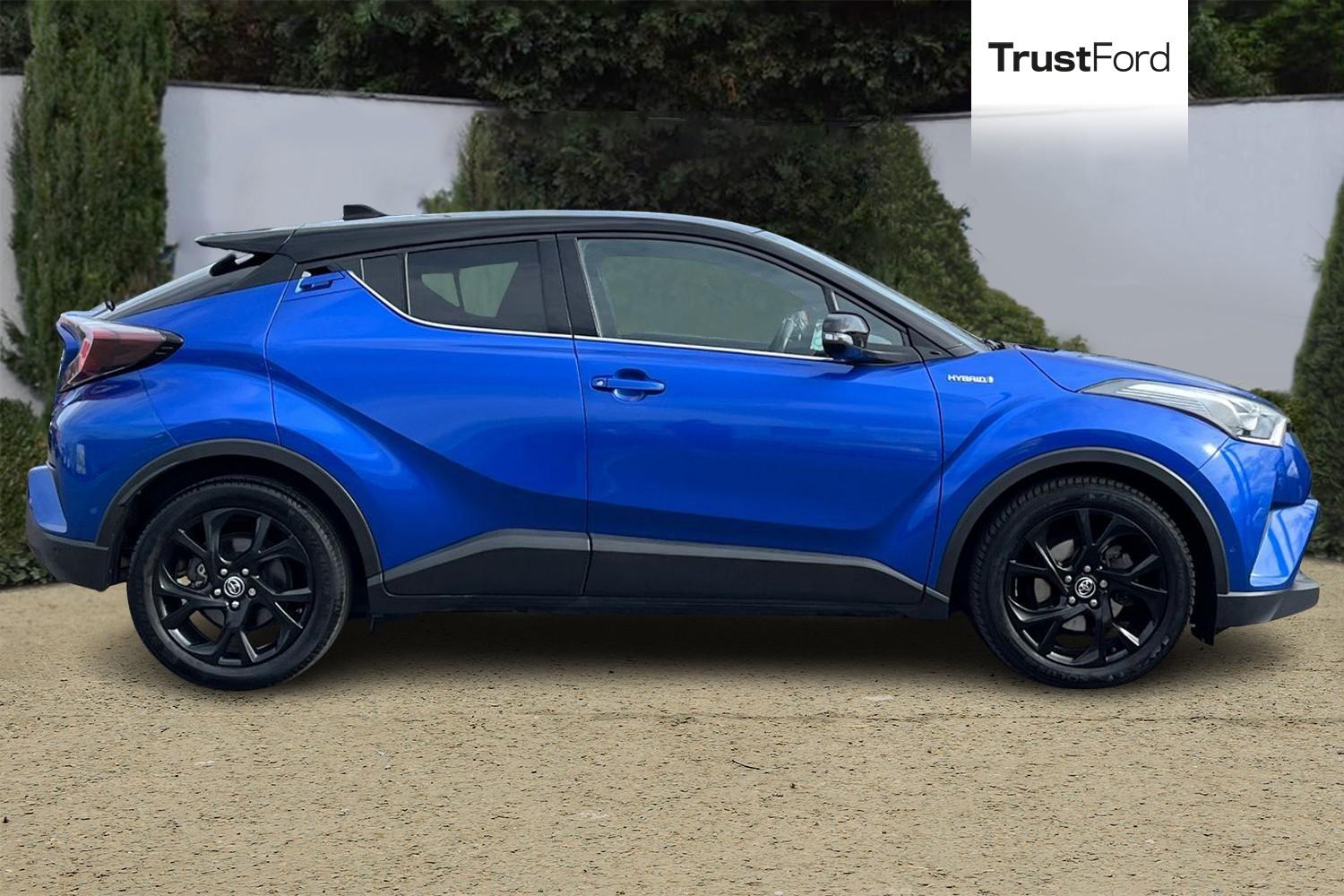 Toyota C-HR Photo 2