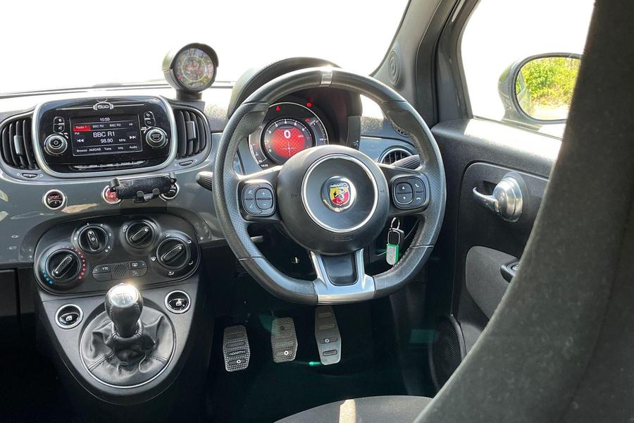 Abarth 595 Photo autoimg-409b76f27a6a0bd554ab42168e2ba89016bdd6e6.jpg