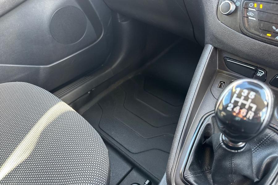 Ford TRANSIT COURIER Photo autoimg-40a05eb42c0e3aa8444061fe7823795bb5c78d8c.jpg