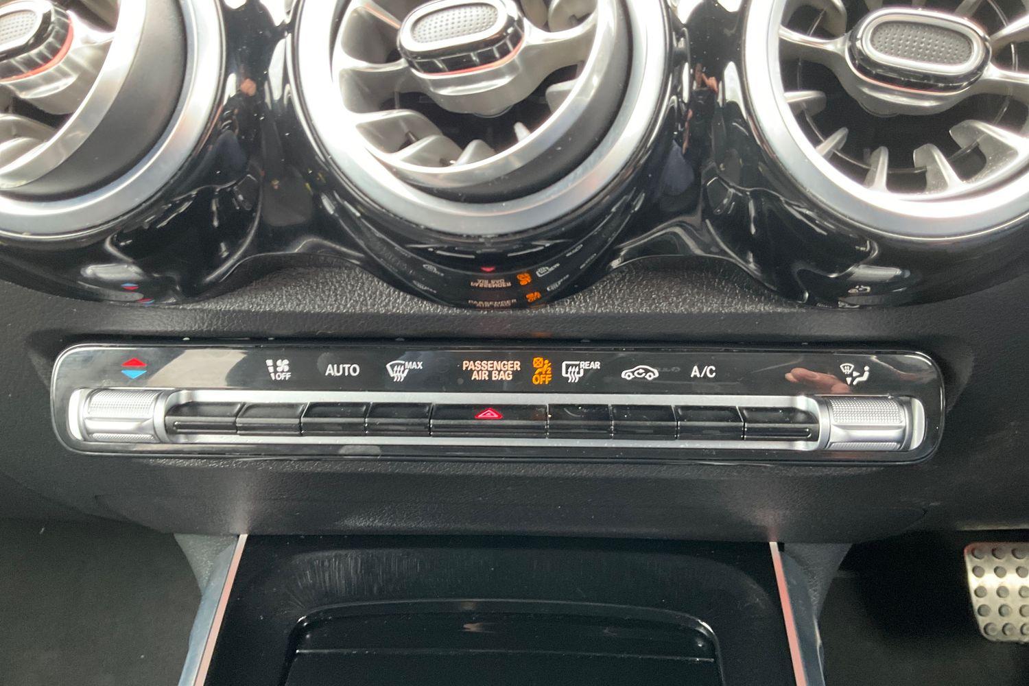 Mercedes-Benz GLB Photo 28