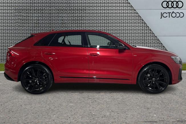 AUDI Q8 Photo 4