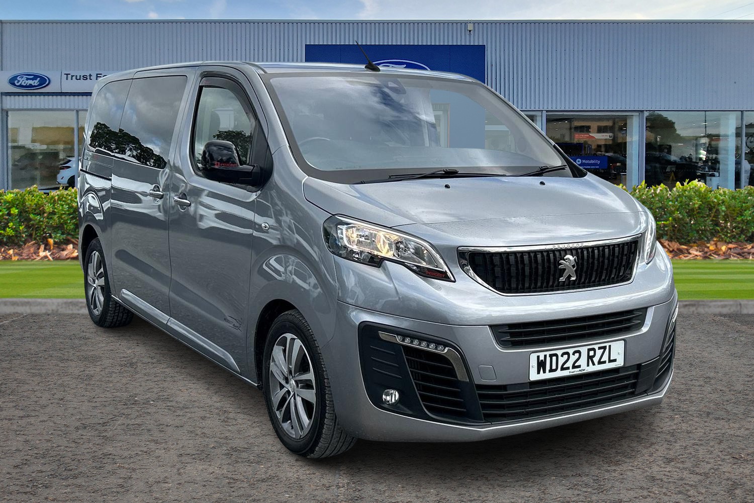 Peugeot TRAVELLER Photo 0