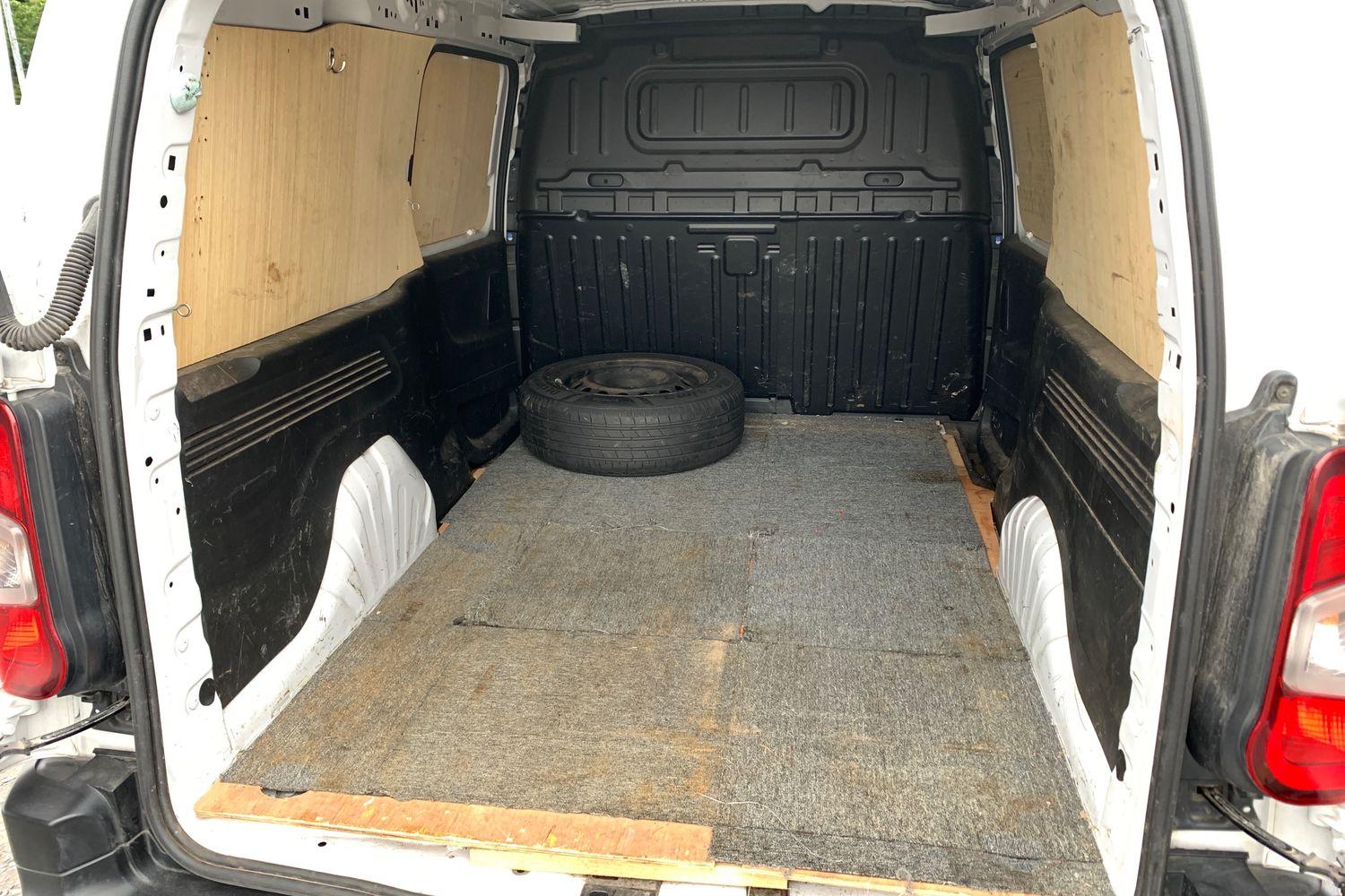 2023 Vauxhall Combo 1.5 Turbo D 2300 Prime Panel Van L2 H1 in White with 84K - vehicle photo 12 for sale on PureCar