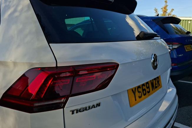 VOLKSWAGEN Tiguan Photo 18
