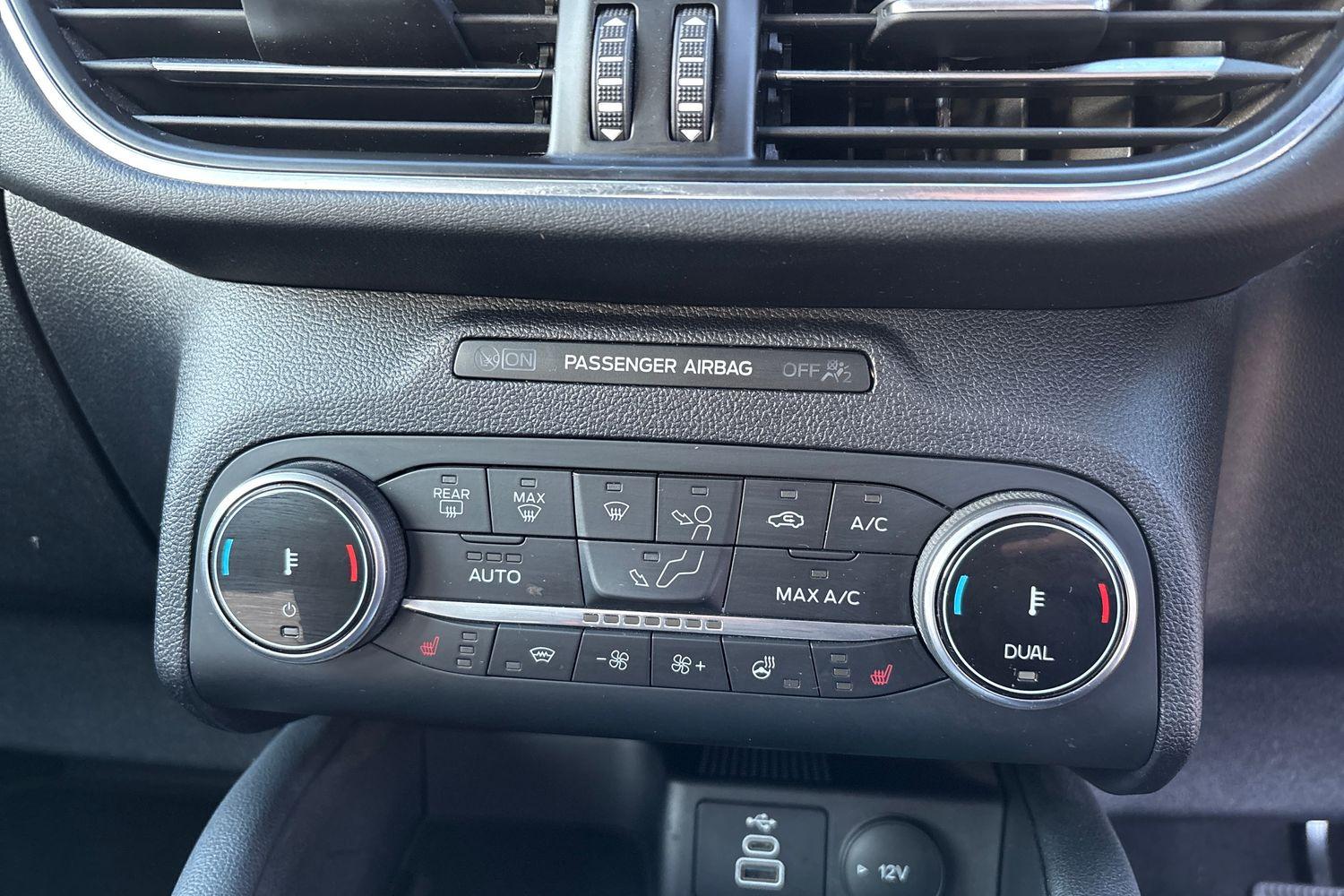Ford KUGA Photo 21