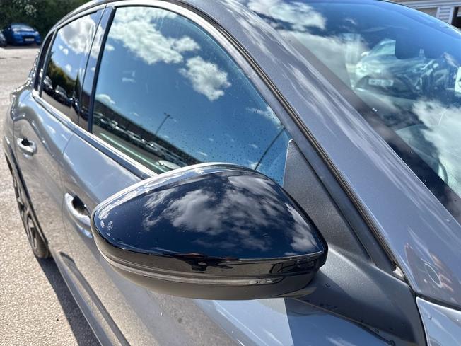 PEUGEOT E-208 Photo 20