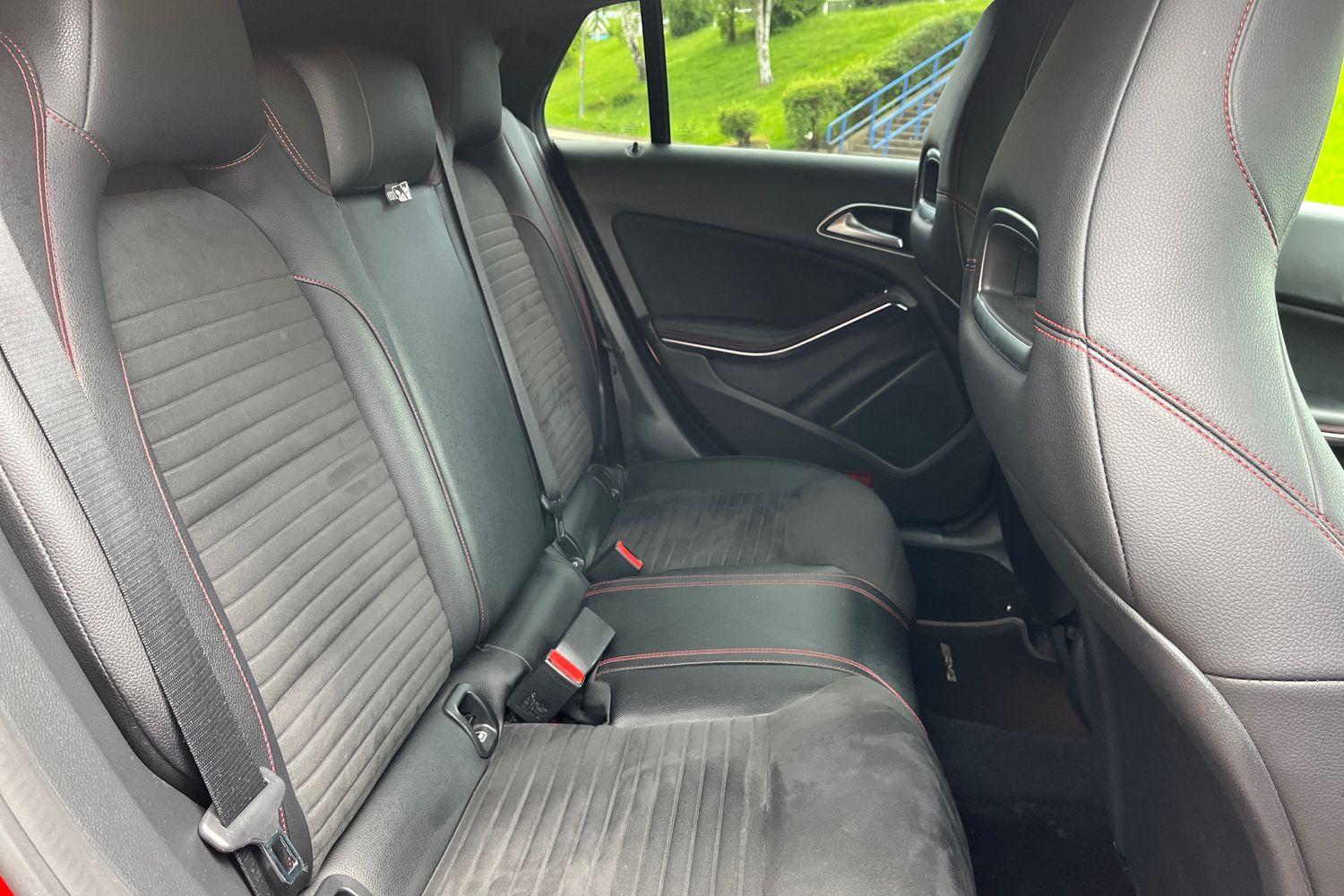 Mercedes-Benz CLA Photo 36