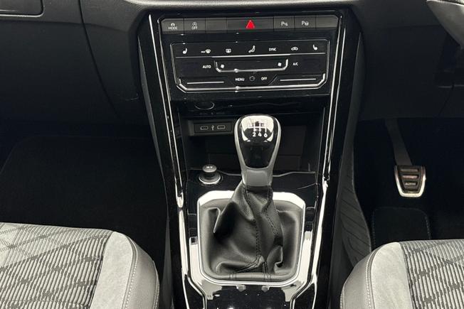 VOLKSWAGEN T-Roc Photo 31