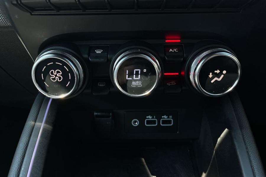 Renault CLIO Photo autoimg-40b0e743676ba58f0fb0c45a095a0a23989d9524.jpg
