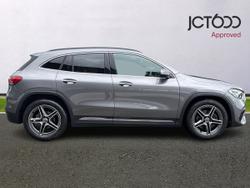 MERCEDES-BENZ GLA Photo 4