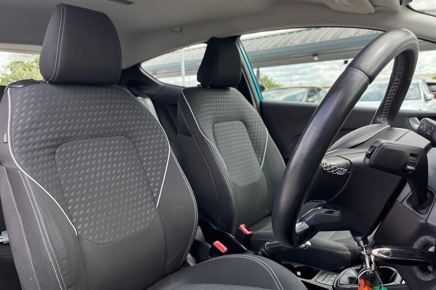Ford Fiesta Photo 16