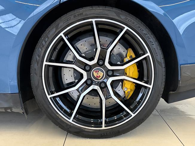 PORSCHE Taycan Photo 26