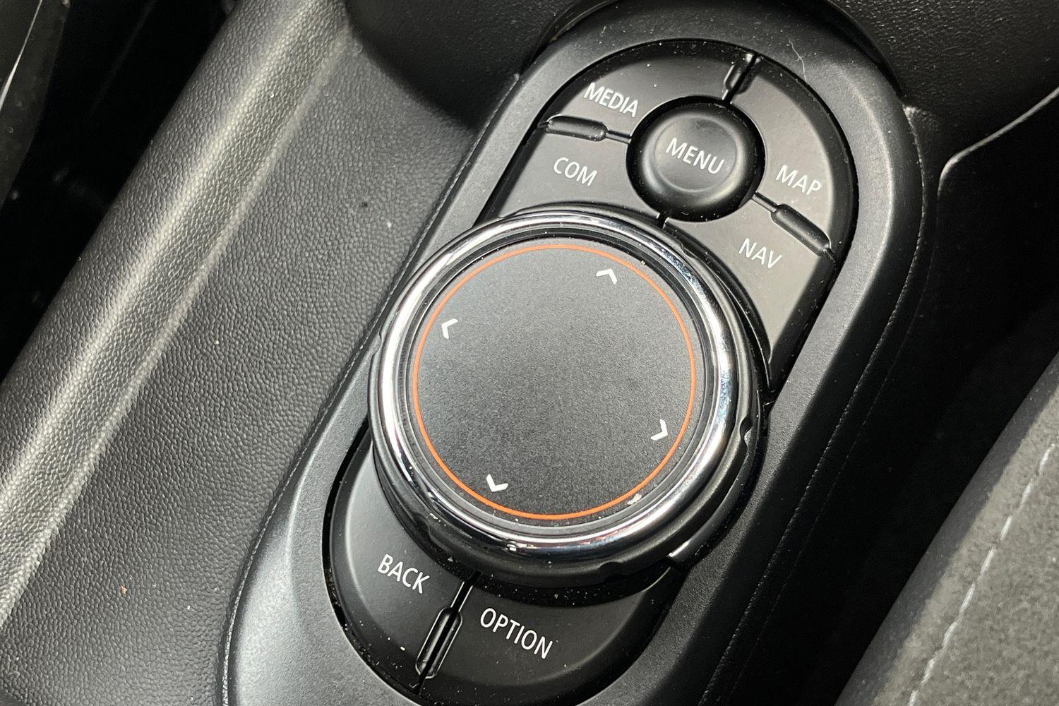 MINI Hatch Photo 35