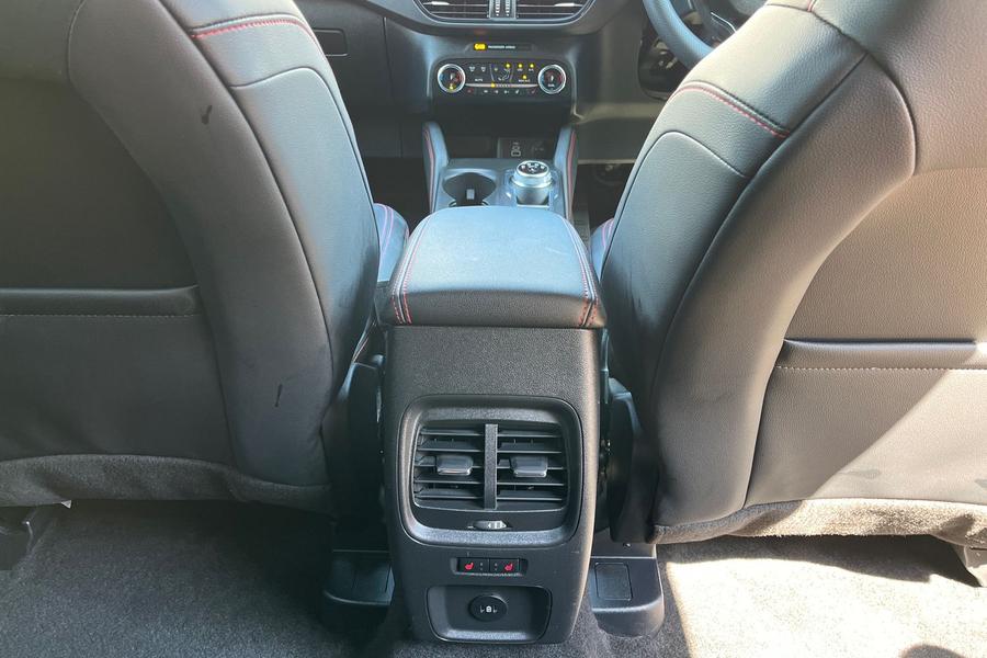 Ford Kuga Photo autoimg-40b8ec0814f41b096f42094481c6d412e56d4b44.jpg