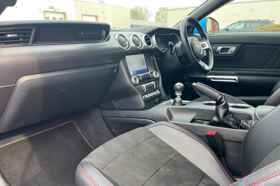 Ford Mustang Photo autoimg-40b9743bef013eac64f716400a488320dd732a03.jpg