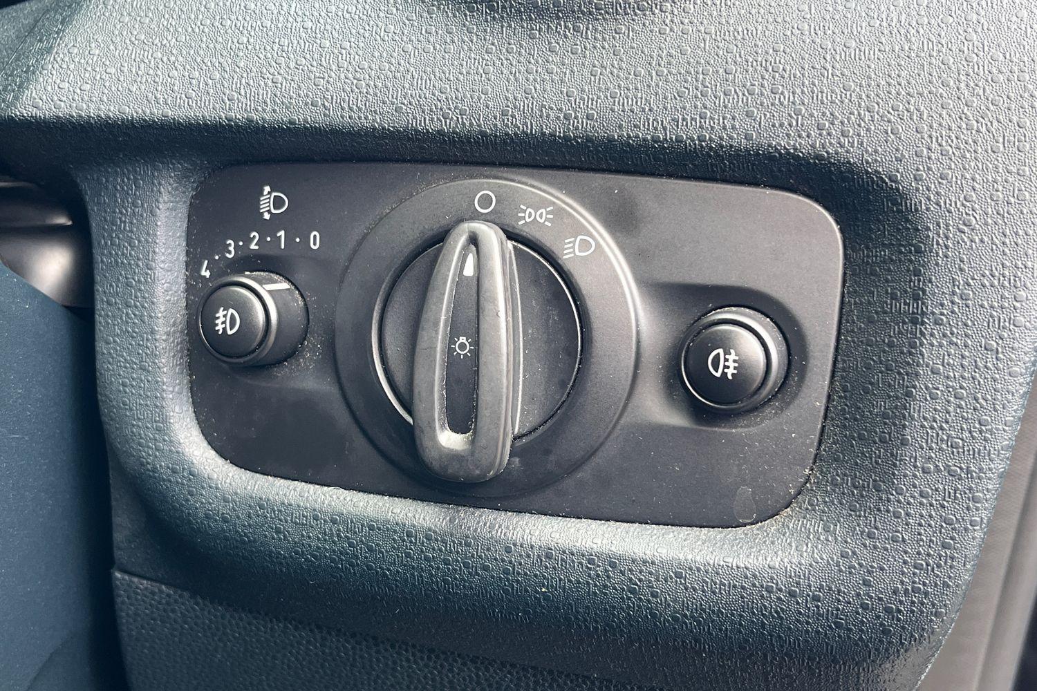 FORD FIESTA Photo 24