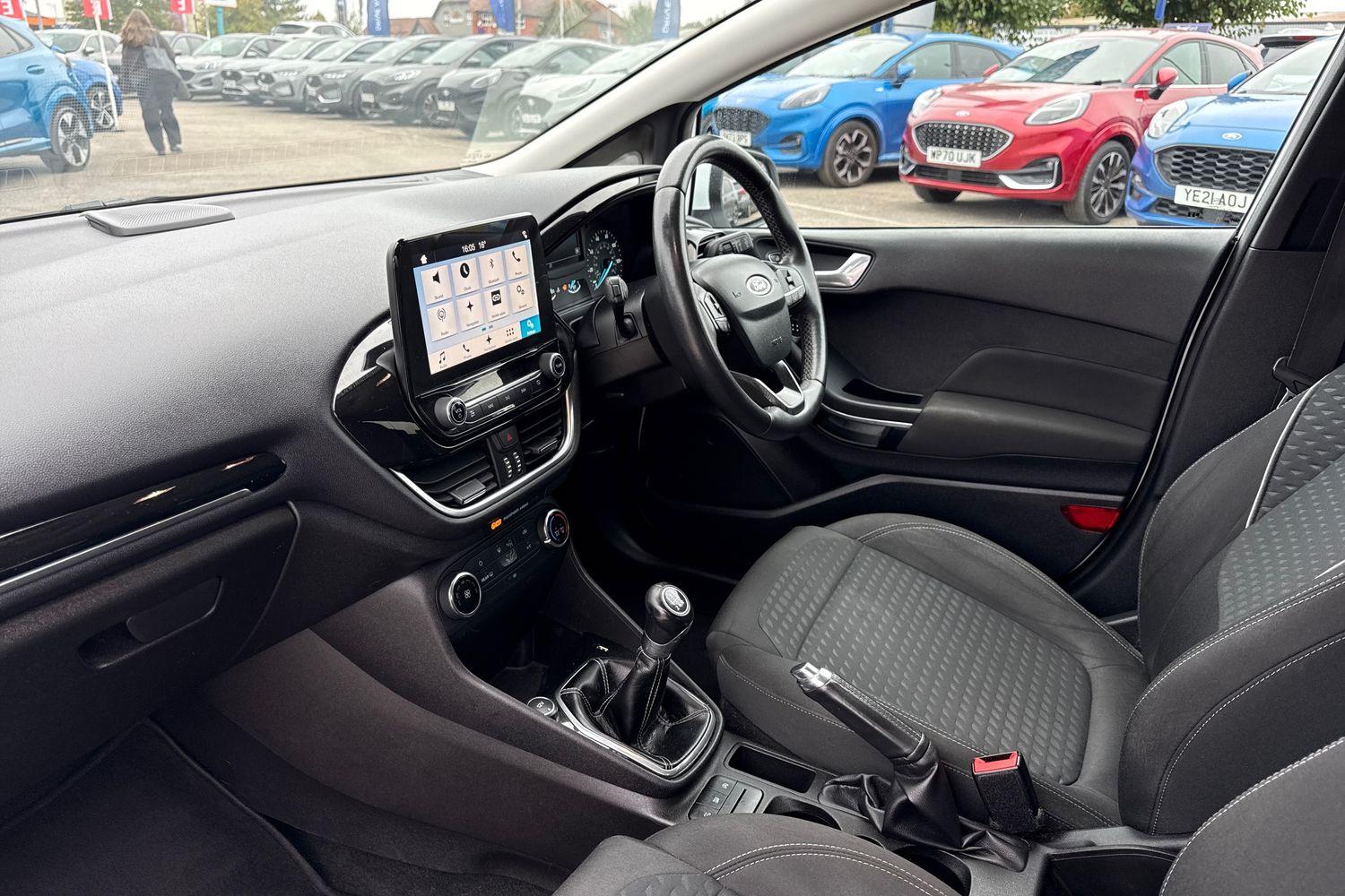 Ford FIESTA Photo 17