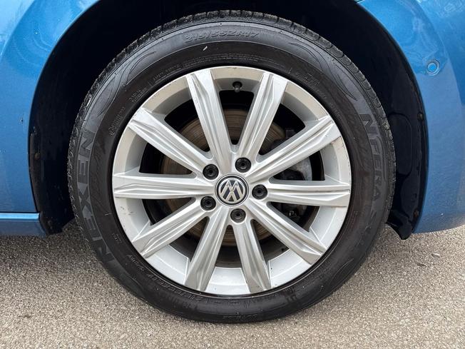 VOLKSWAGEN Touran Photo 5