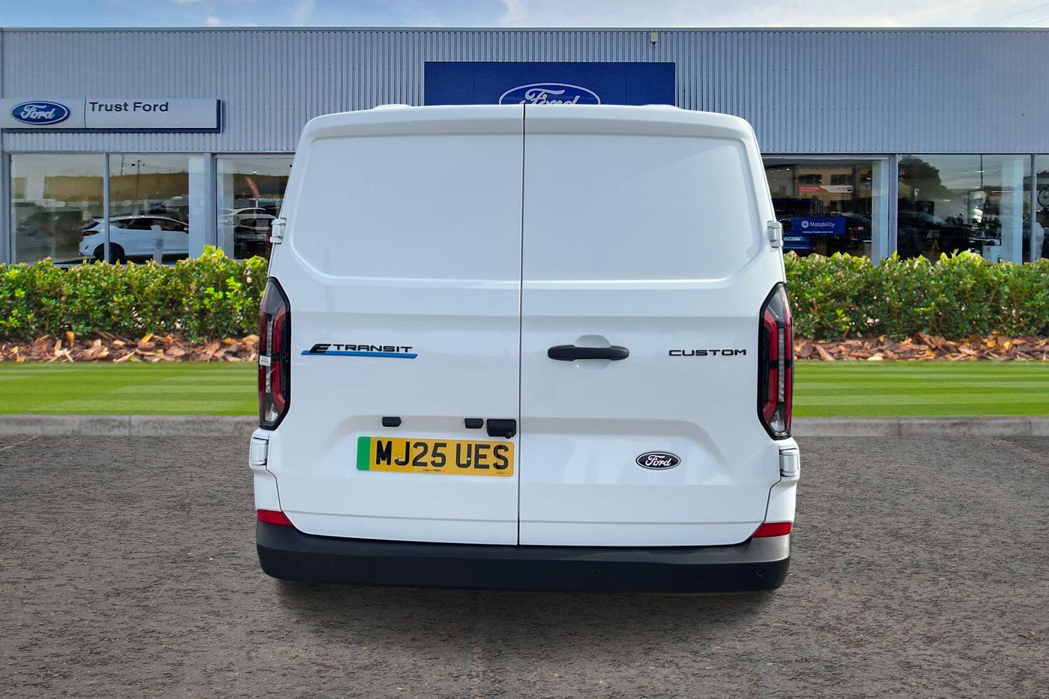 Ford E-Transit Custom Photo 12