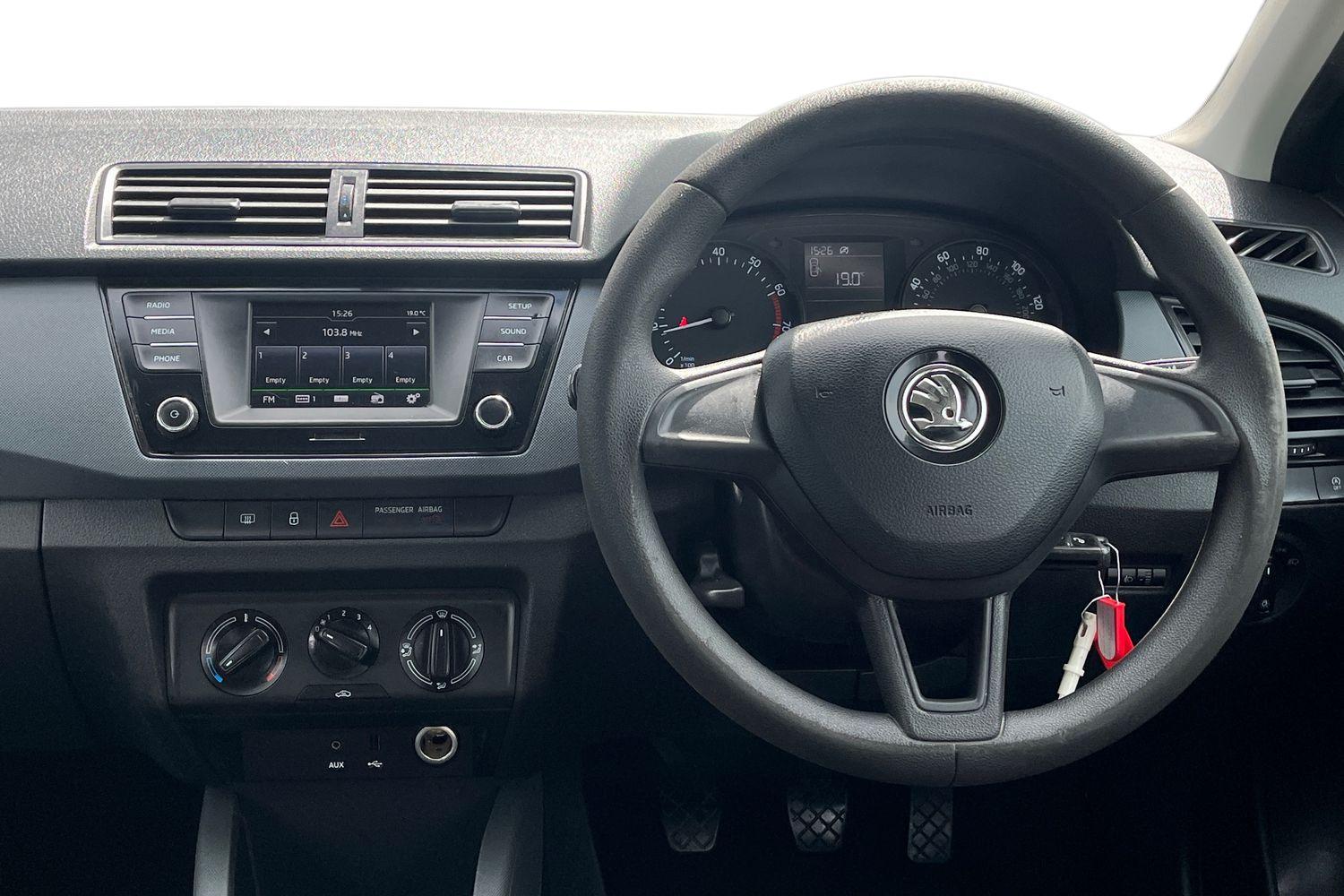 Skoda FABIA Photo 10