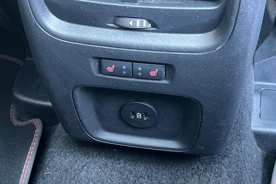 Ford KUGA Photo autoimg-40db26978ca2c8f82b6c7fb2a7508a8ec9fd2db5.jpg