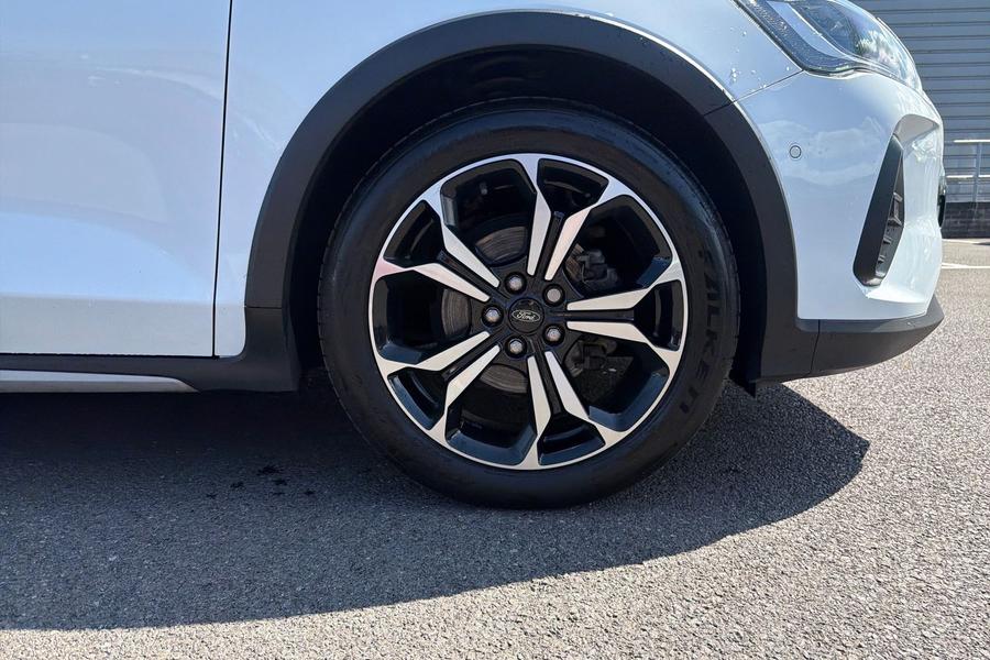 Ford FOCUS Photo autoimg-40e61f2c5075bc5cc0a4a7db90f5e0e3f32aeb21.jpg