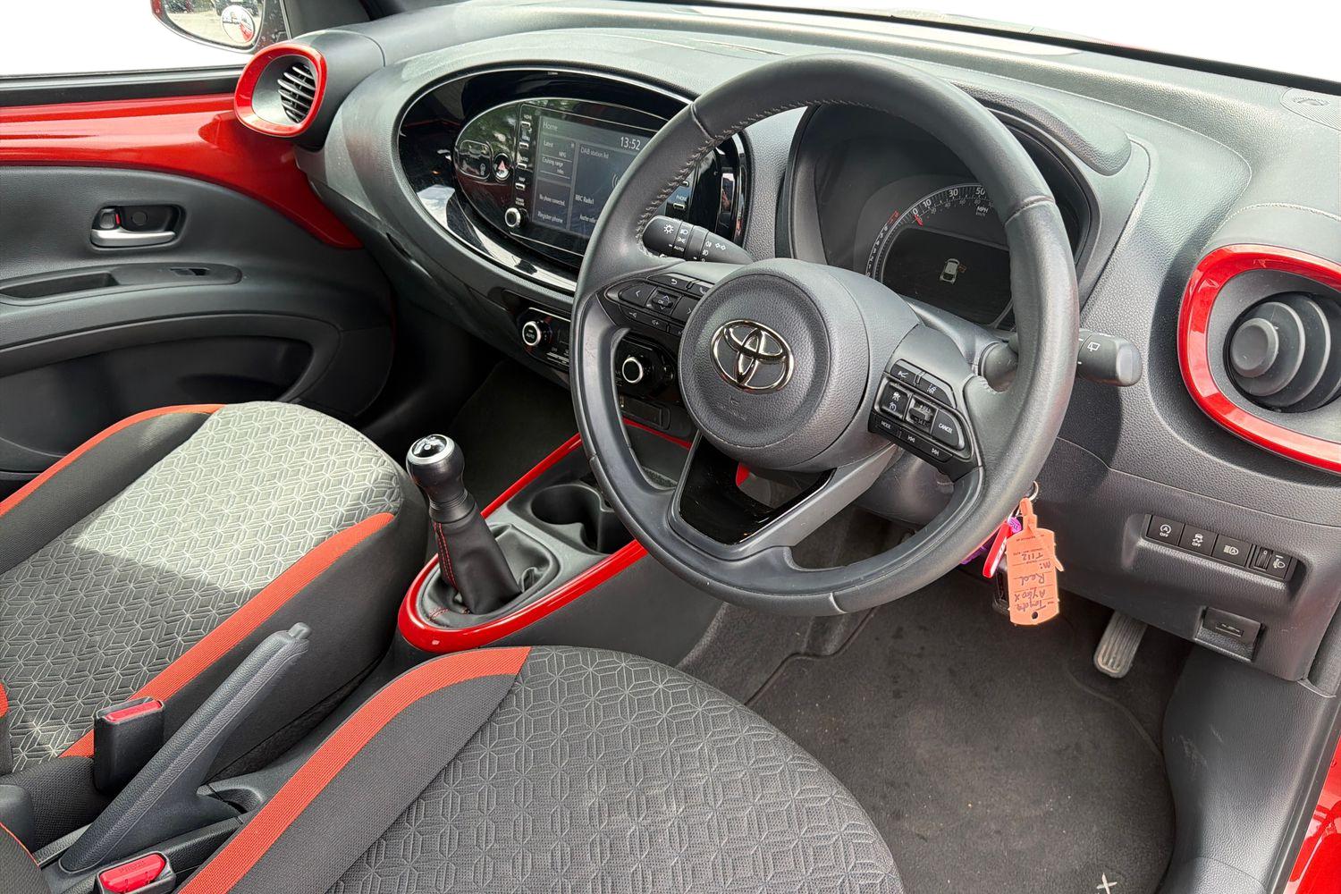 Toyota AYGO X Photo 8