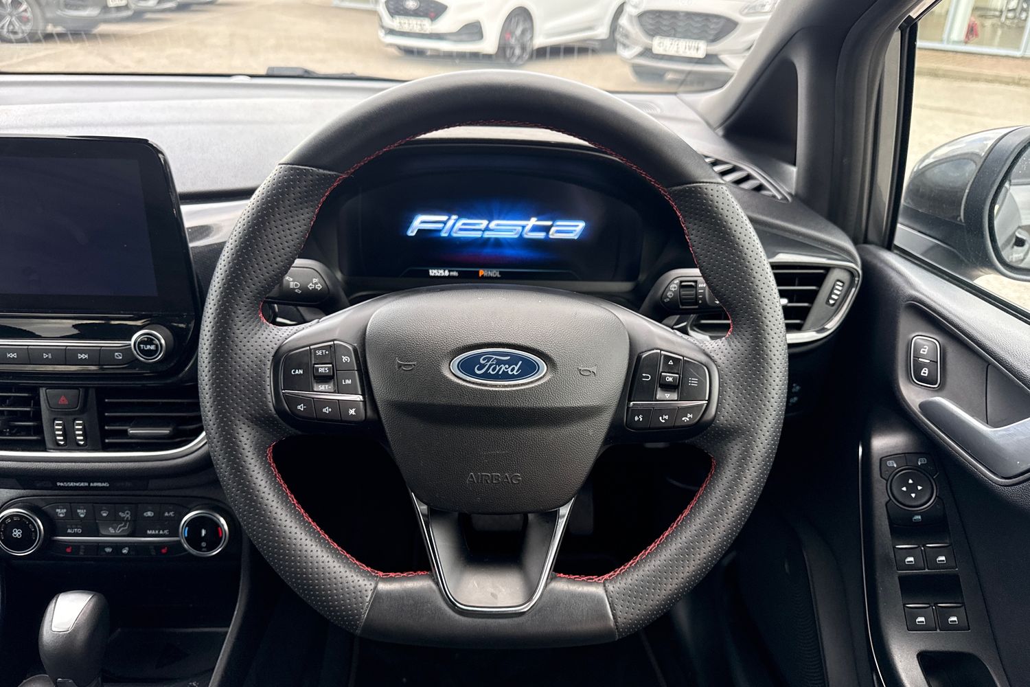 Ford FIESTA Photo 11