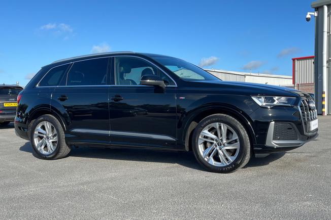 AUDI Q7 Photo 23