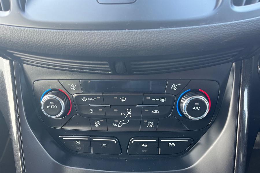 Ford KUGA Photo autoimg-40efe3c6f9de81853fc74acda0bbbdf7e68015a6.jpg