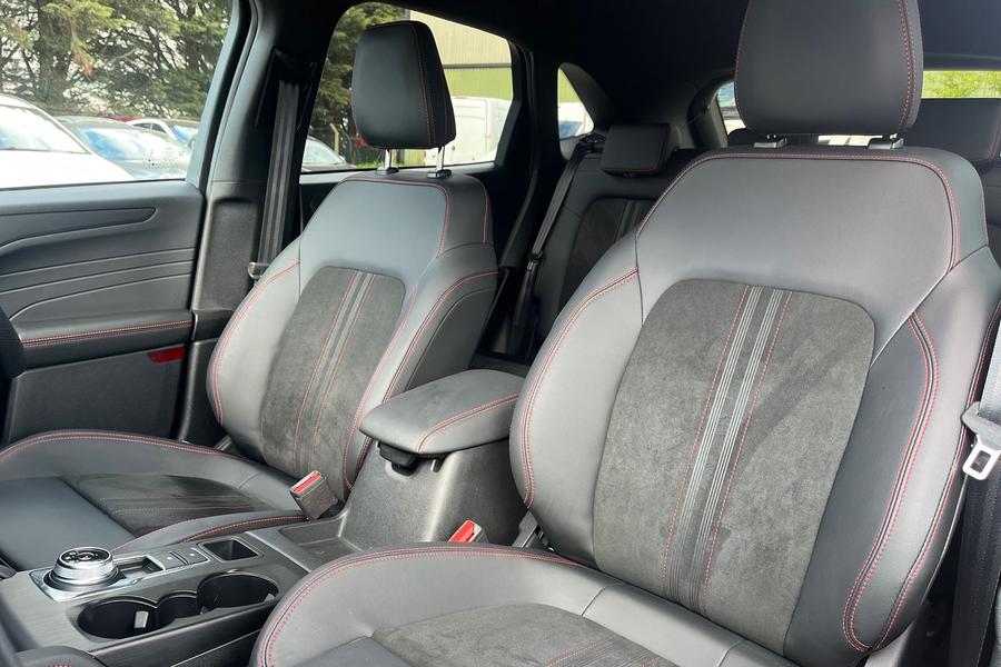 Ford KUGA Photo autoimg-40f0af856370fd6e319b1c0c2ae5e1c1be5edb99.jpg