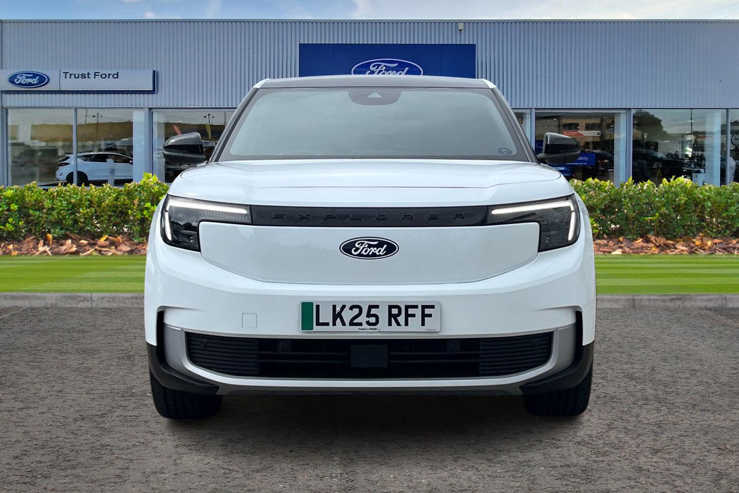 Ford Explorer Photo 5