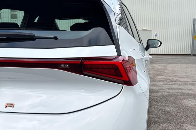 CUPRA BORN Photo 19