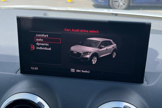 Audi Q2 Photo 14