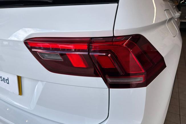 VOLKSWAGEN Tiguan Photo 18