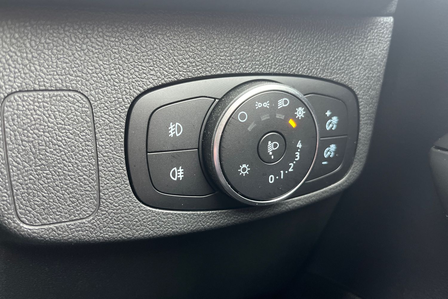 Ford FOCUS Photo 28