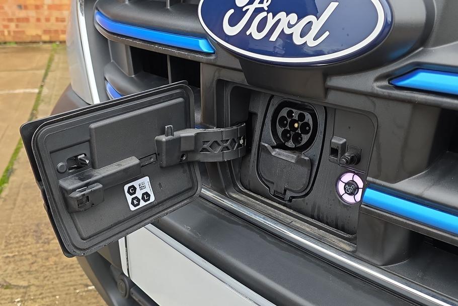 Used FORD TRANSIT MJ75CKP 18