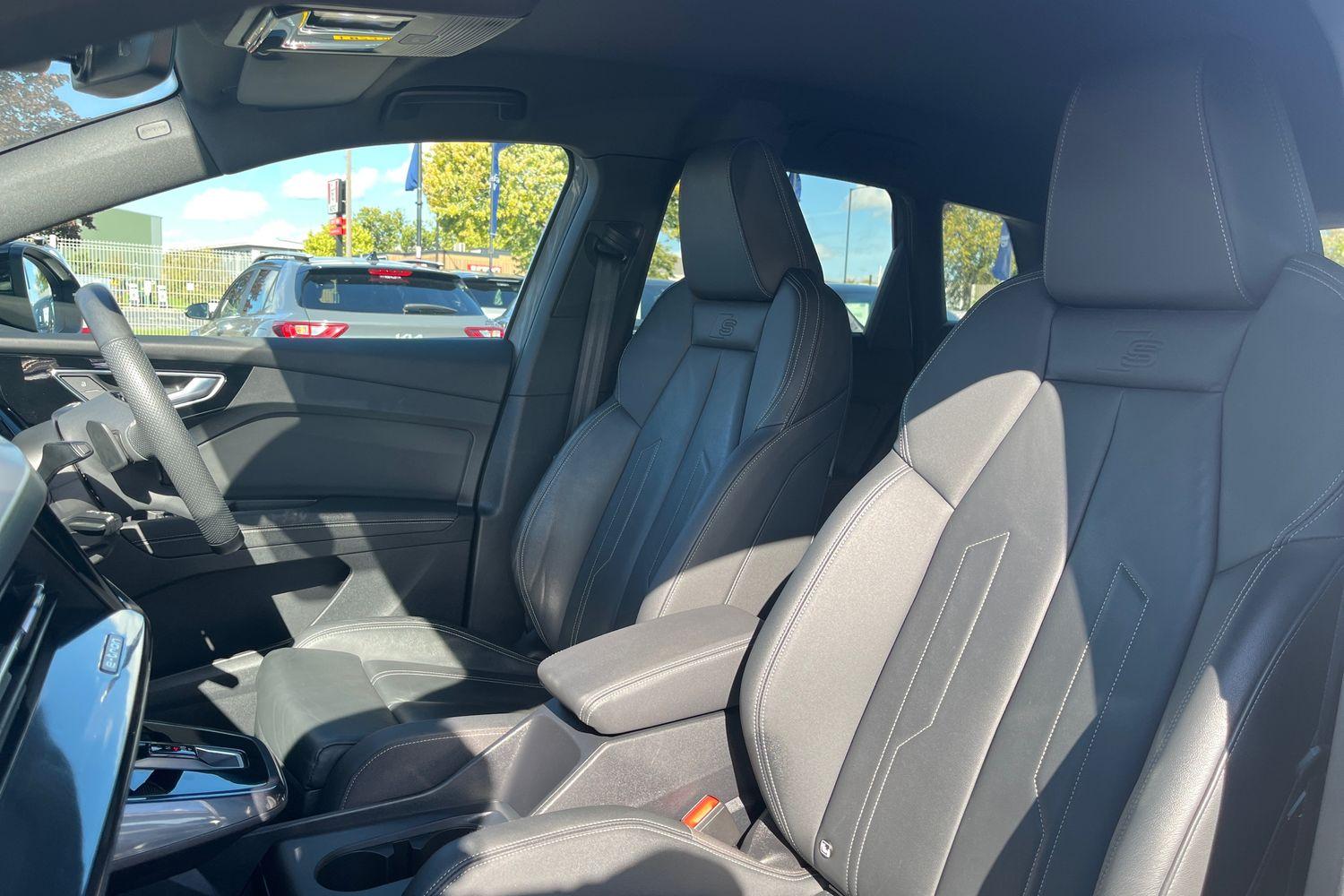 Audi Q4 e-tron Photo 18