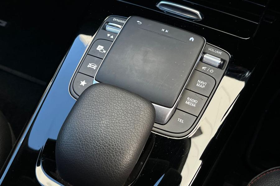 Mercedes-Benz A CLASS Photo autoimg-410c1a216faf59b1373566eee8ee59ac37d0eeb9.jpg