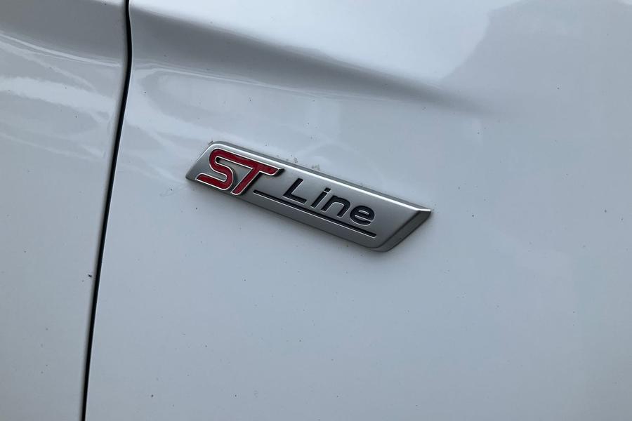 Ford FOCUS Photo autoimg-410d233cde4444d2bbfd082a8a5fdb7d20585f8c.jpg