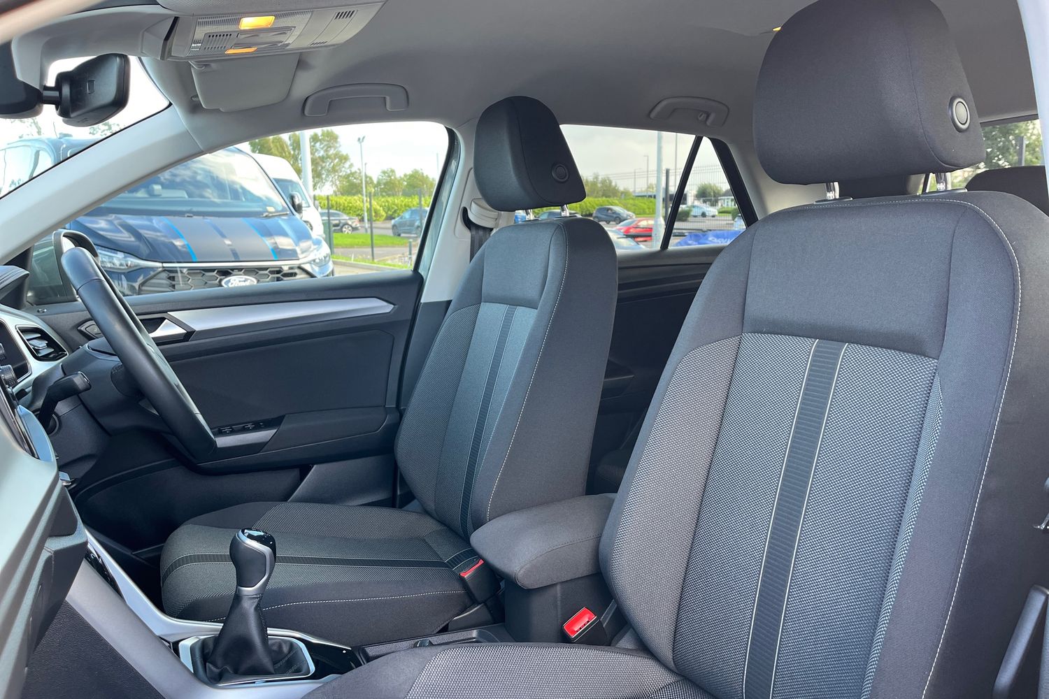 Volkswagen T-Roc Photo 18