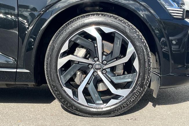 AUDI Q8 E-Tron Photo 5