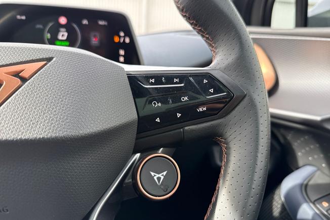 CUPRA Tavascan Photo 17